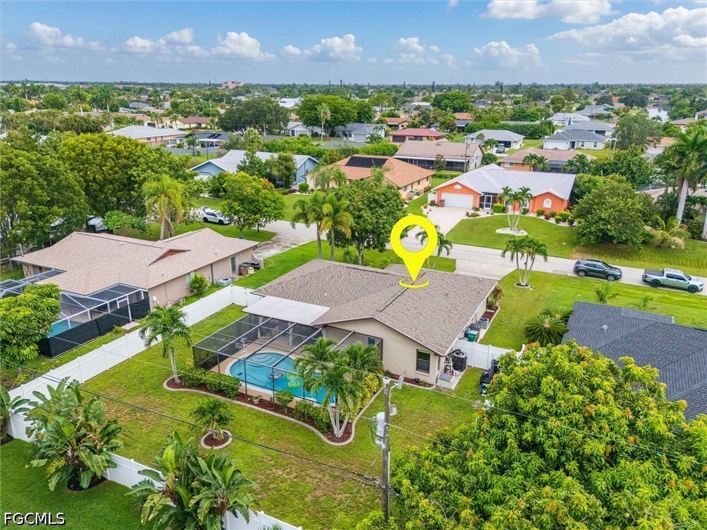 3 Bed Pool Home for Sale in Cape Coral, photo 2