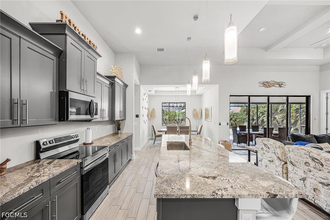 3 Bed Pool Home for Sale in Cape Coral, photo 2