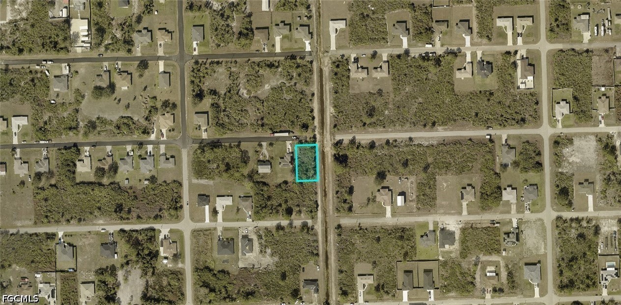 Waterfront Home for Sale in Lehigh Acres, photo 2