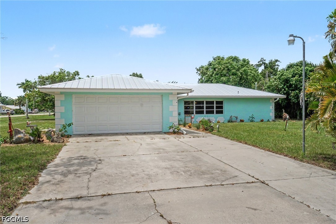 3 Bed SingleFamilyResidence for Sale in Bokeelia, photo 2