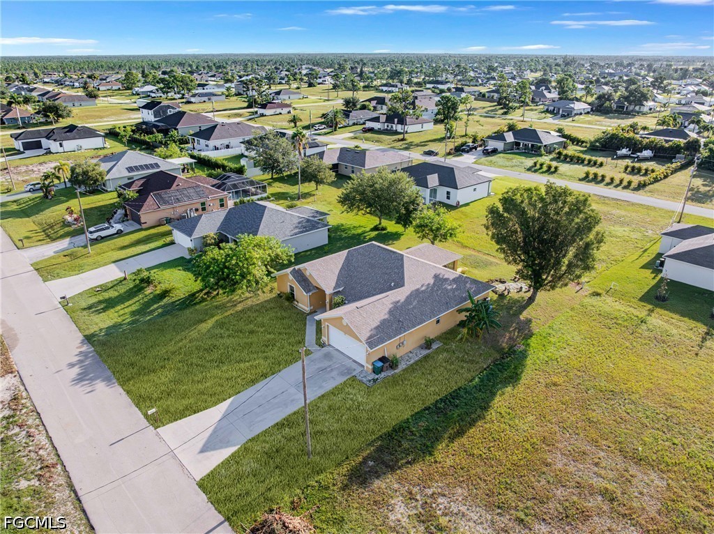 4 Bed SingleFamilyResidence for Sale in Cape Coral, photo 2