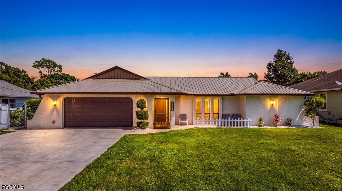 2 Bed SingleFamilyResidence for Sale in Fort Myers, photo 2