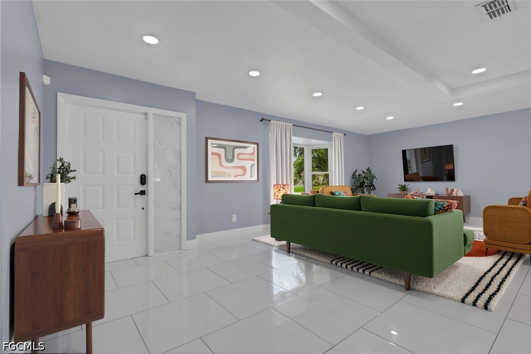 3 Bed SingleFamilyResidence for Sale in Cape Coral, photo 2