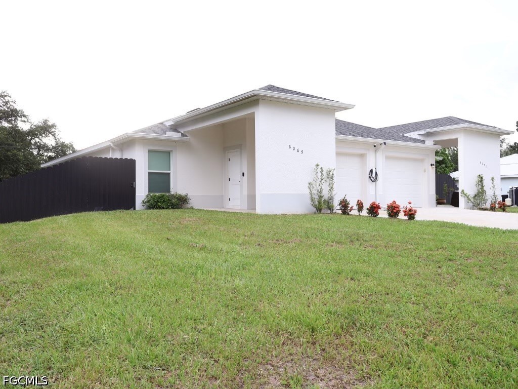 6 Bed Duplex for Sale in Fort Myers, photo 2