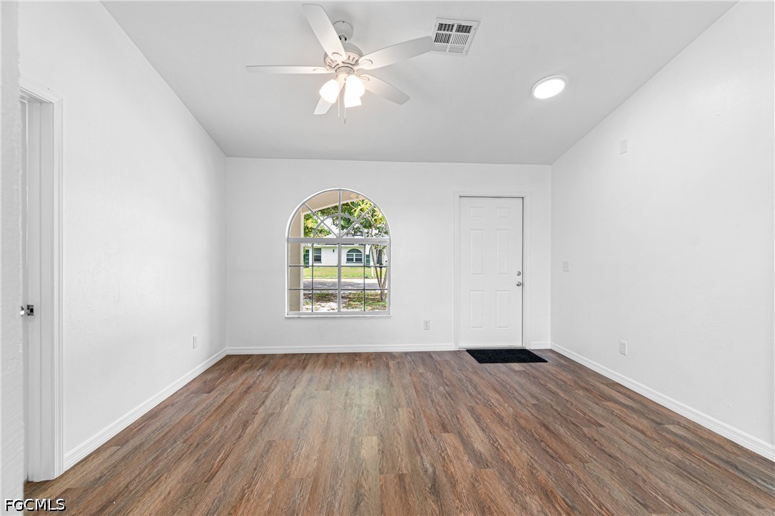 3 Bed SingleFamilyResidence for Sale in Fort Myers, FL — photo 2