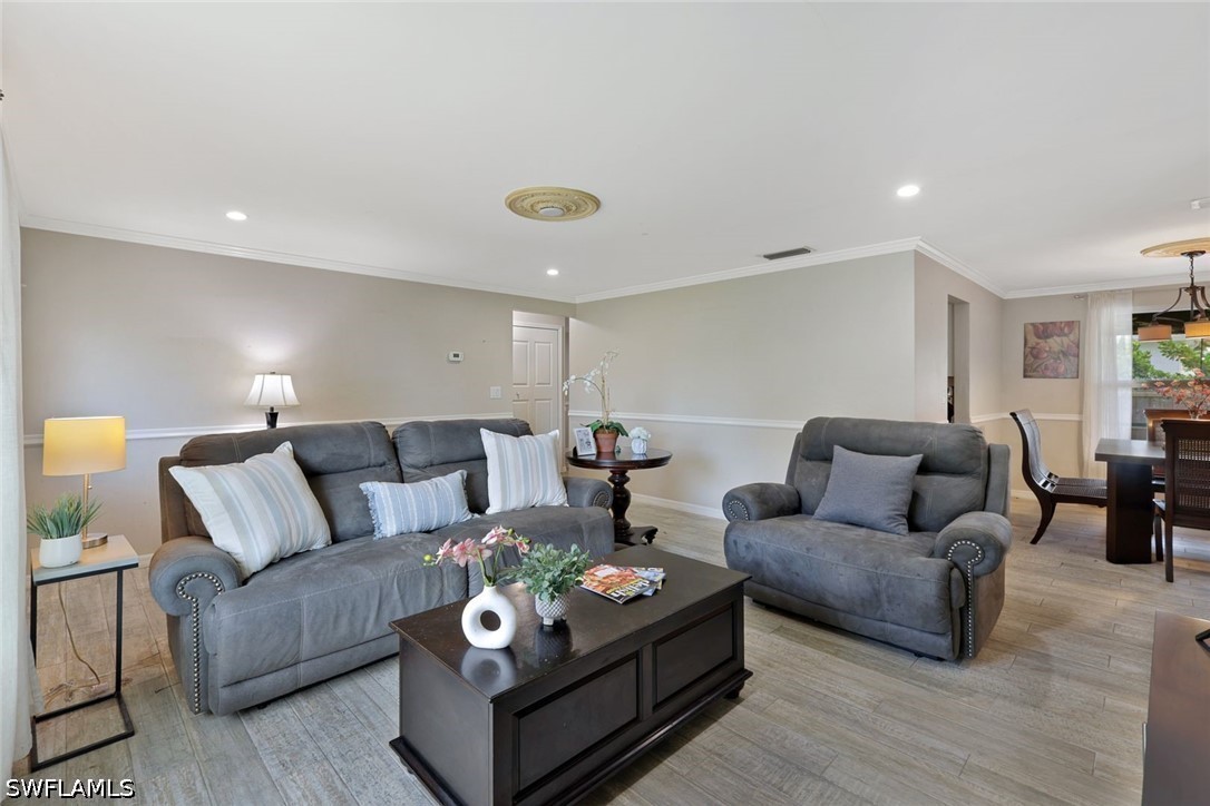 3 Bed SingleFamilyResidence for Sale in San Carlos Park, photo 2