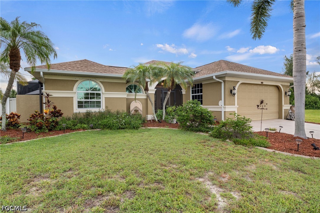 3 Bed Pool Home for Sale in Cape Coral, photo 2