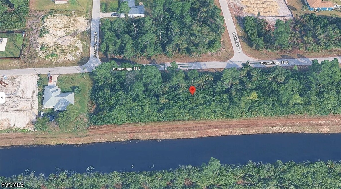Waterfront Home for Sale in Lehigh Acres, photo 2