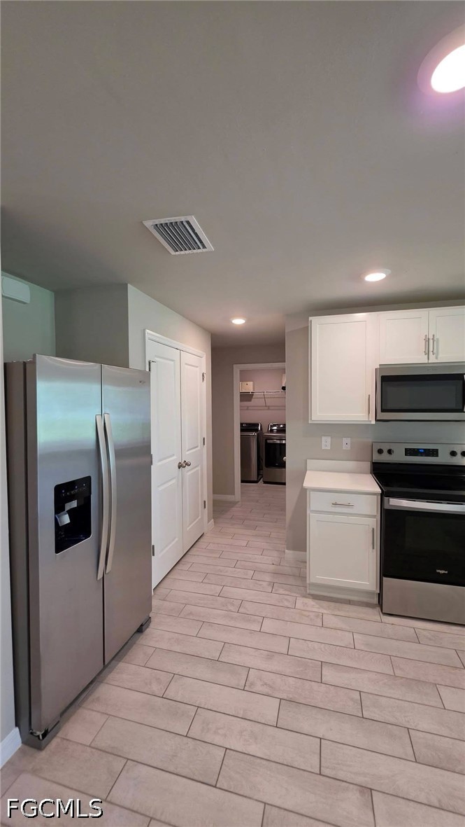 3 Bed SingleFamilyResidence for Sale in Cape Coral, photo 2