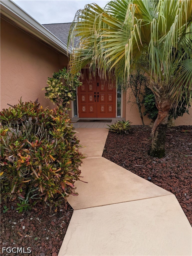 3 Bed Pool Home for Sale in Cape Coral, photo 2