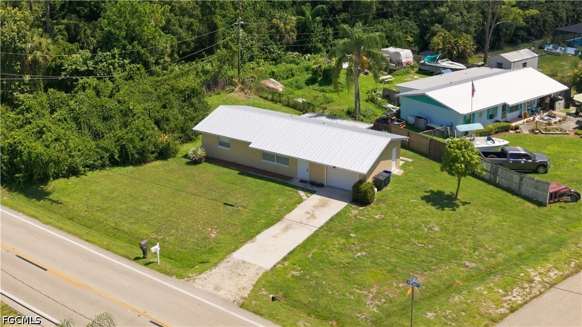 2 Bed SingleFamilyResidence for Sale in North Fort Myers, photo 2