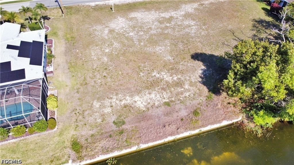 Waterfront Home for Sale in Cape Coral, FL, $112,000 — photo 2