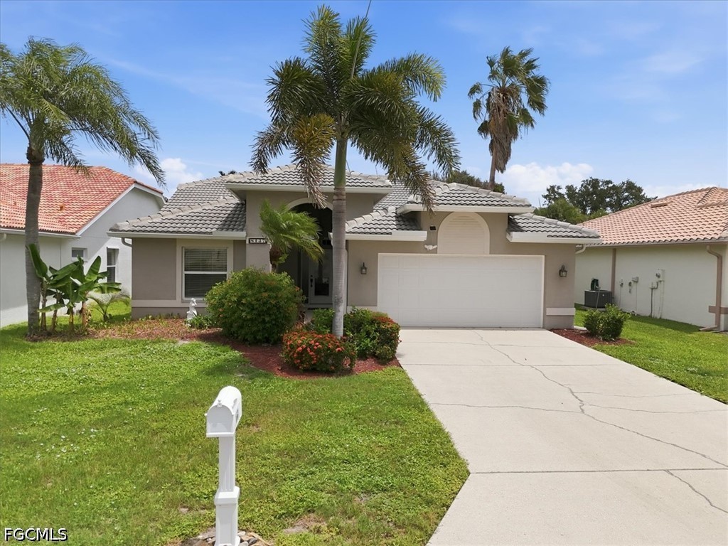 3 Bed SingleFamilyResidence for Sale in Fort Myers, FL — photo 2