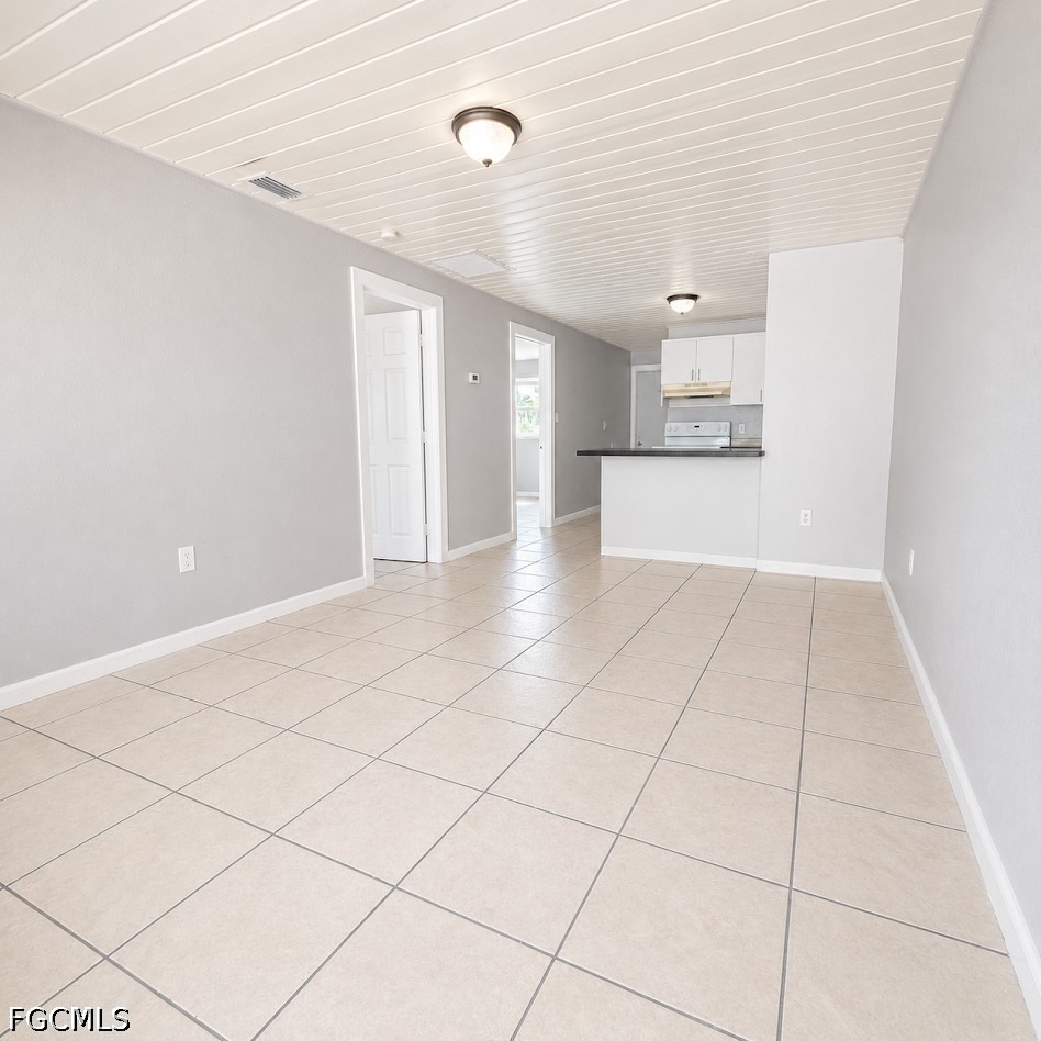 2 Bed Condominium for Sale in Fort Myers, FL, $1,095 — photo 2