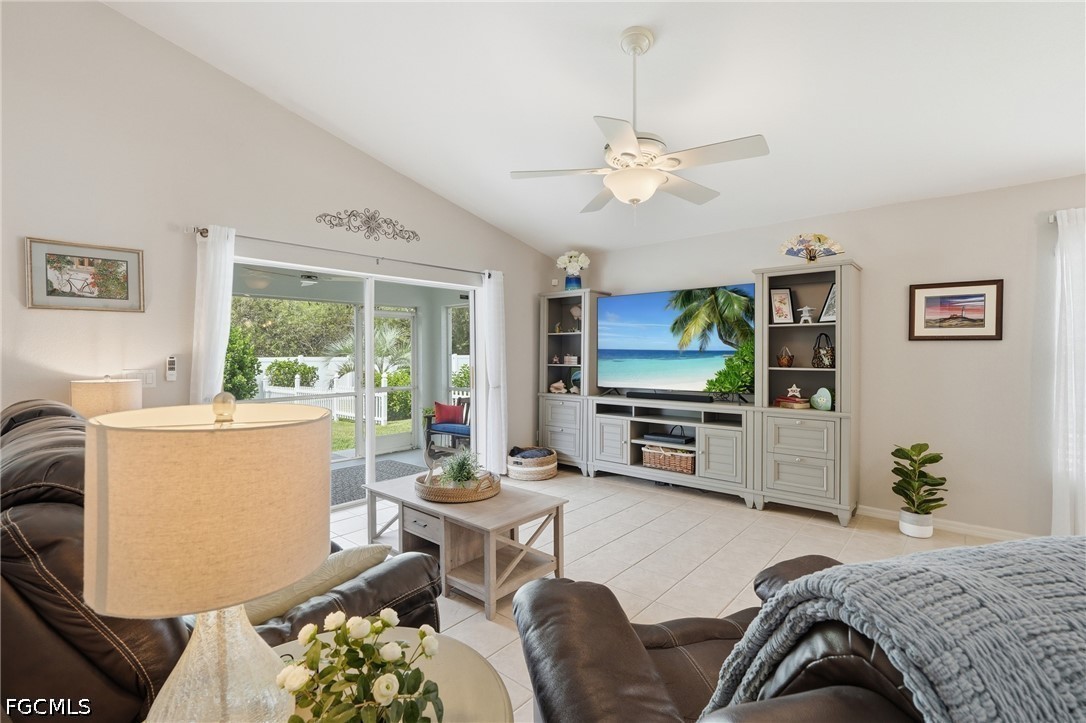 4 Bed SingleFamilyResidence for Sale in Fort Myers, photo 2