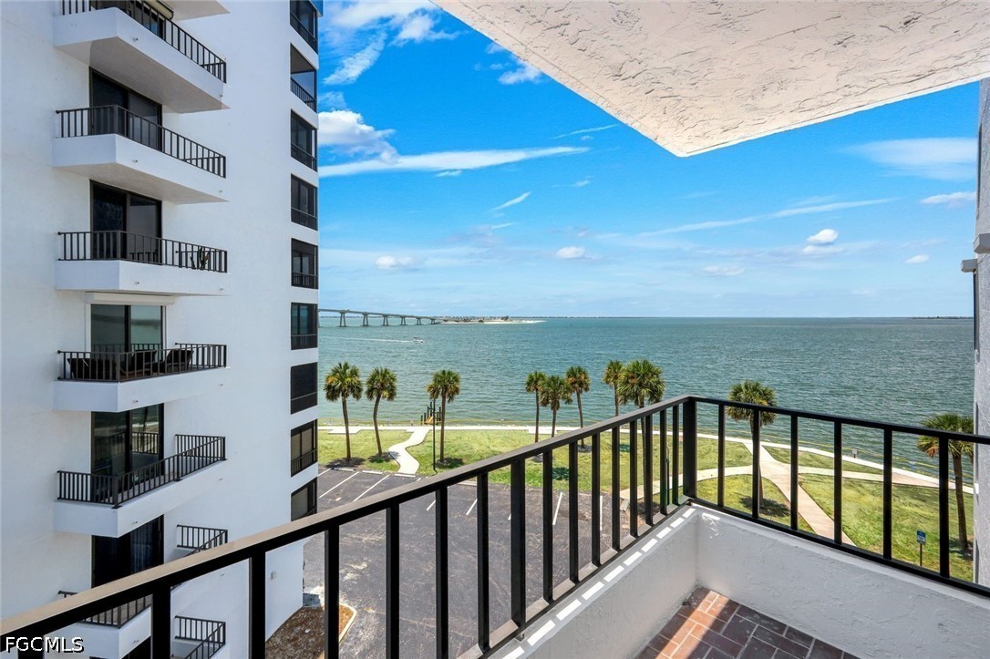 2 Bed Waterfront Home for Sale in Punta Rassa, FL, $530,000 — photo 2