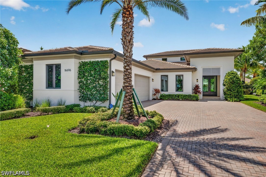 3 Bed Pool Home for Sale in Lucarno, FL — photo 2