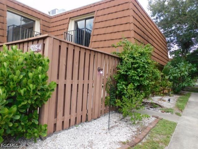 2 Bed Condominium for Sale in Fort Myers, FL, $124,900 — photo 2