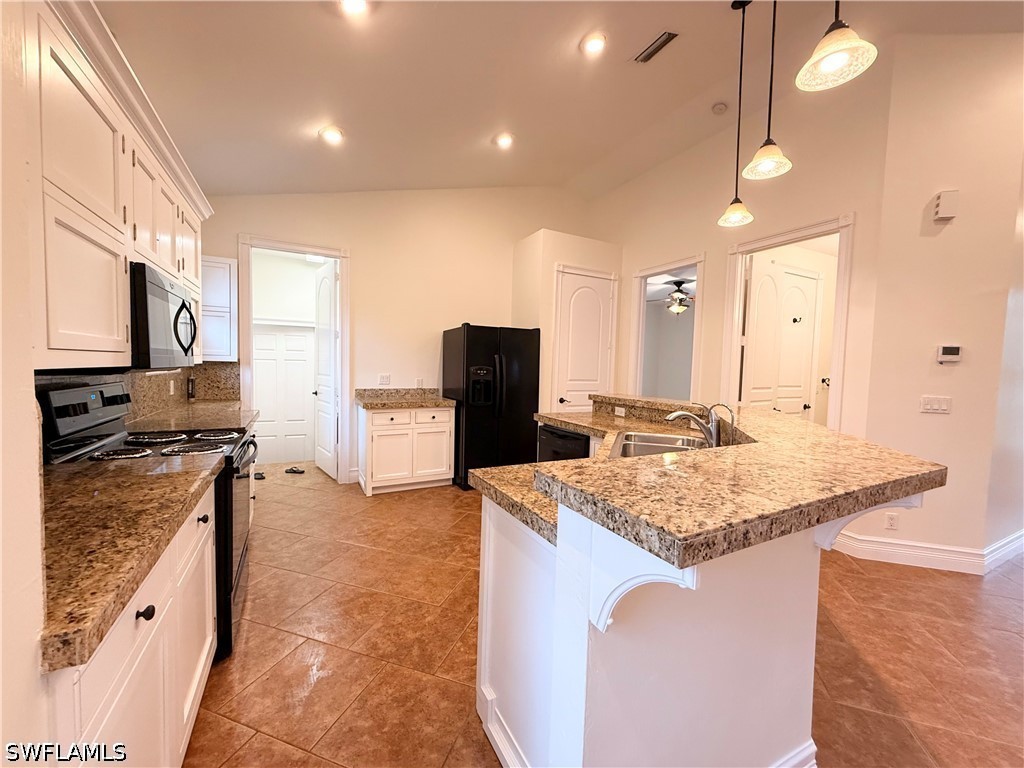 2 Bed SingleFamilyResidence for Sale in Naples, FL, $2,800 — photo 2