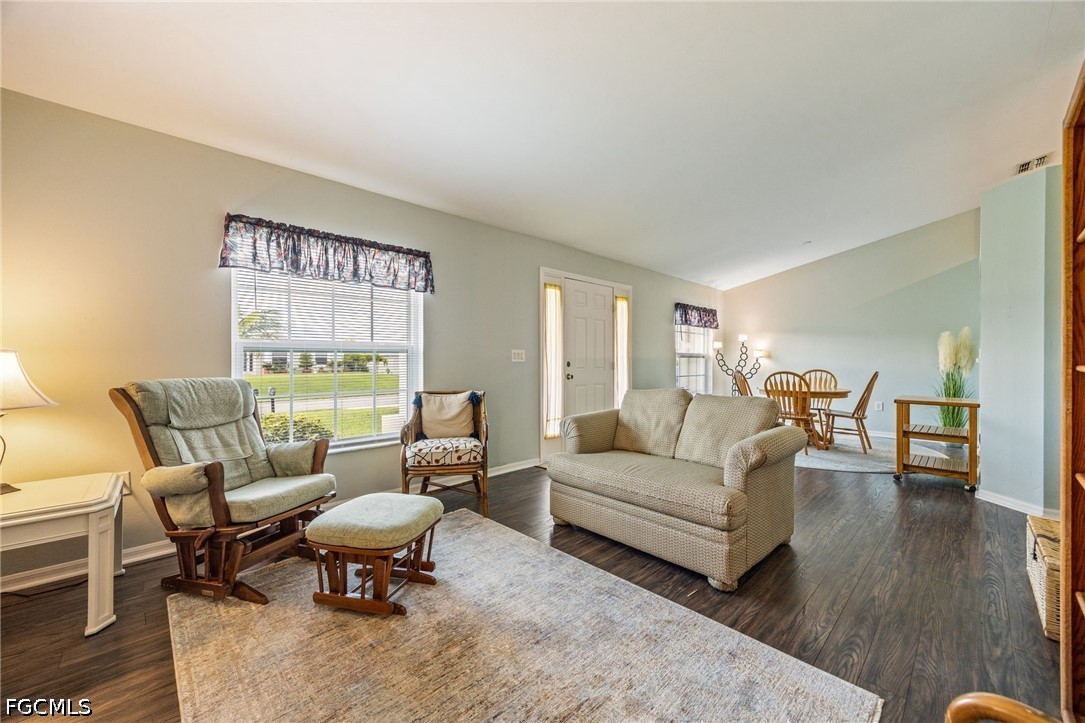 3 Bed SingleFamilyResidence for Sale in Cape Coral, photo 2