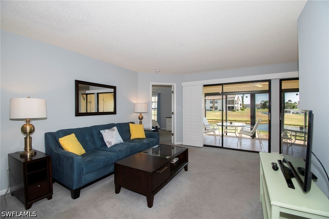 2 Bed Waterfront Home for Sale in Fort Myers, photo 2