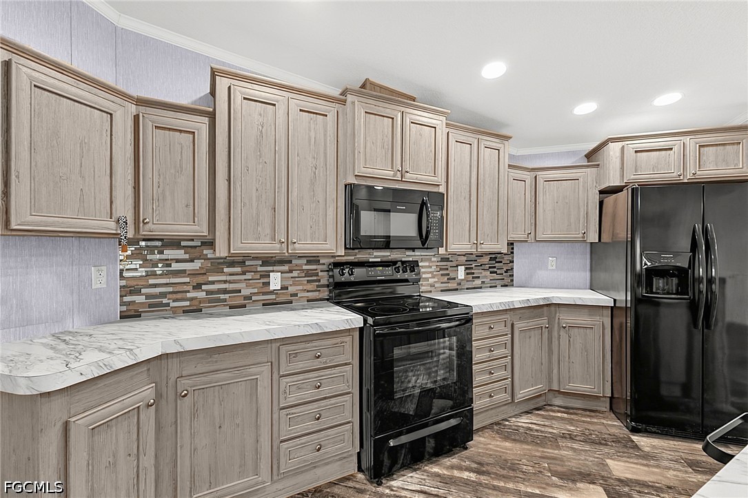 3 Bed ManufacturedHome for Sale in Springwood, FL, $160,000 — photo 2