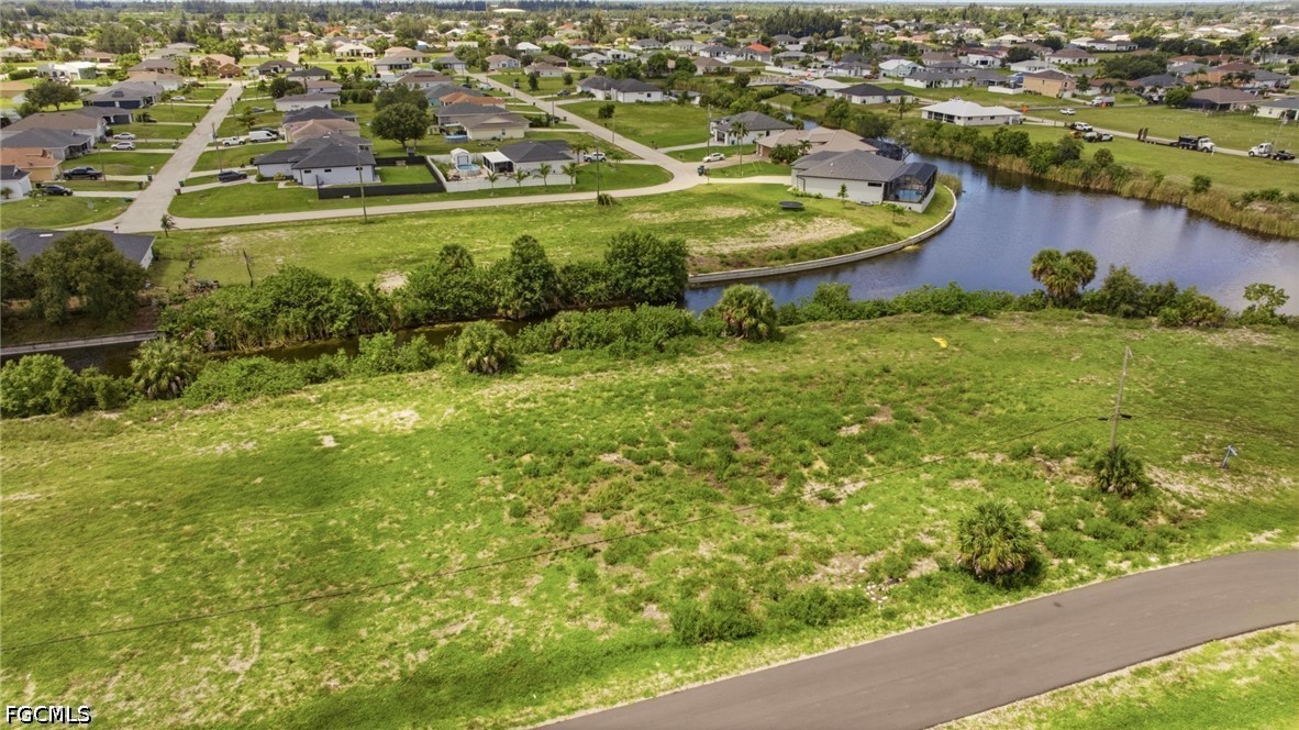 Waterfront Home for Sale in Cape Coral, photo 2