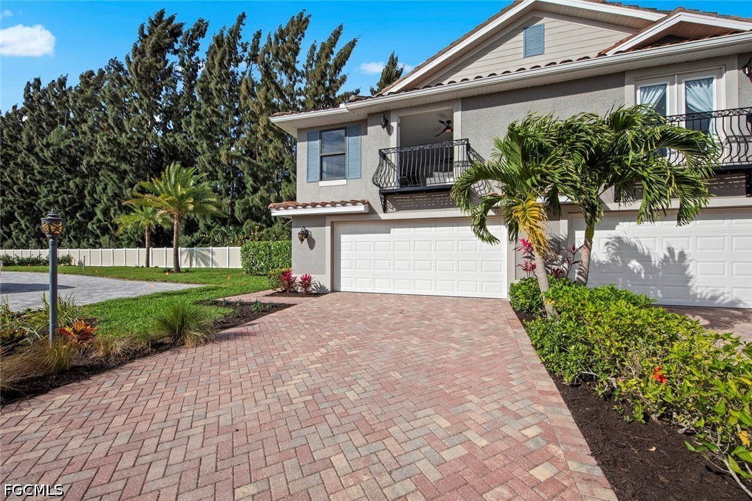 1 Bed Townhouse for Sale in Fort Myers, FL, $240,000 — photo 2