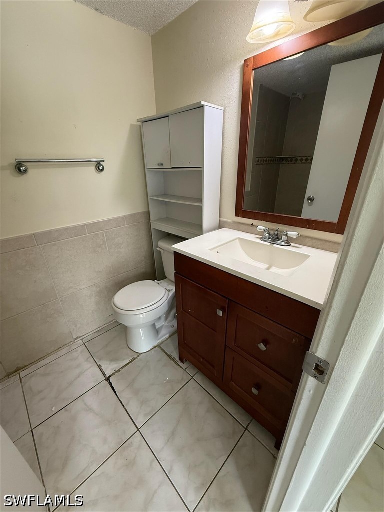 2 Bed Condominium for Sale in Granada Lakes, FL, $180,000 — photo 2