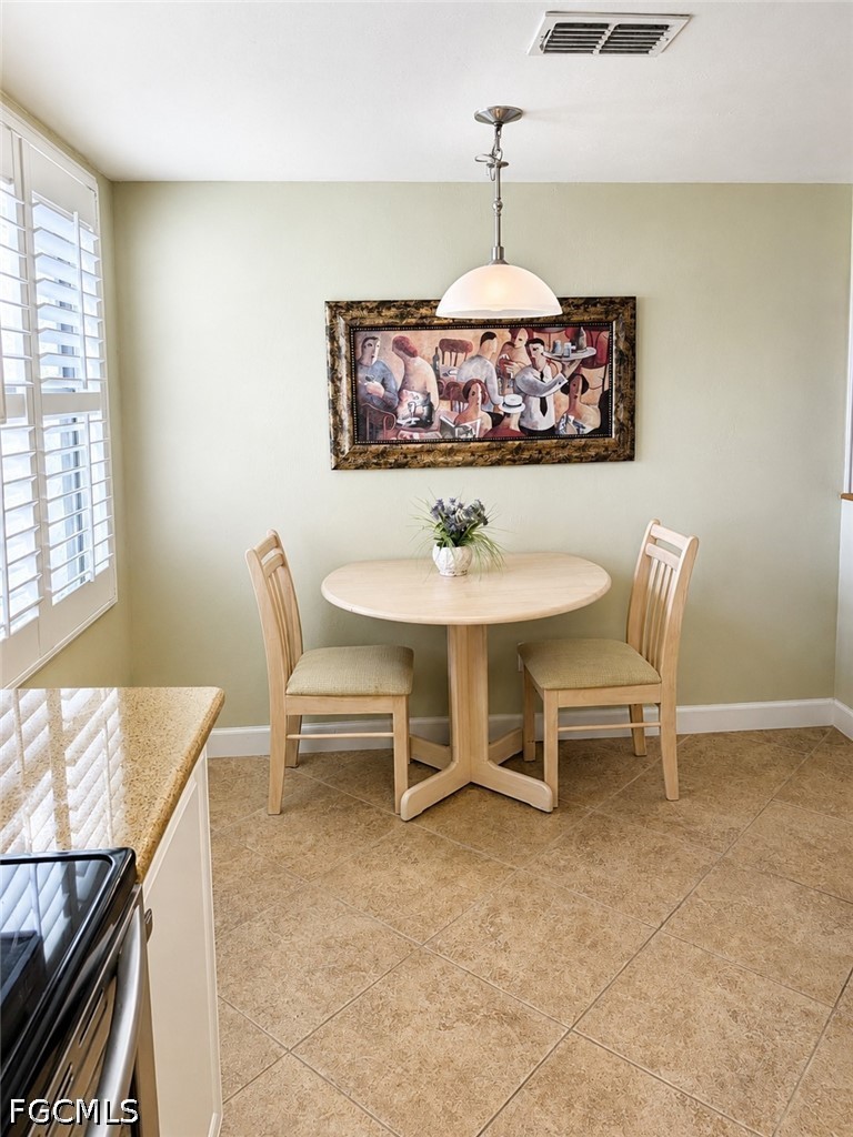 2 Bed Pool Home for Sale in Kelly Greens, FL, $3,600 — photo 2