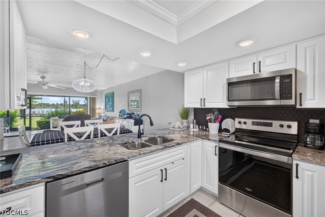 2 Bed Waterfront Home for Sale in North Fort Myers, photo 2