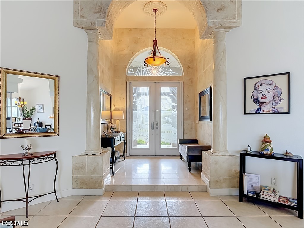 3 Bed Pool Home for Sale in Cape Coral, photo 2