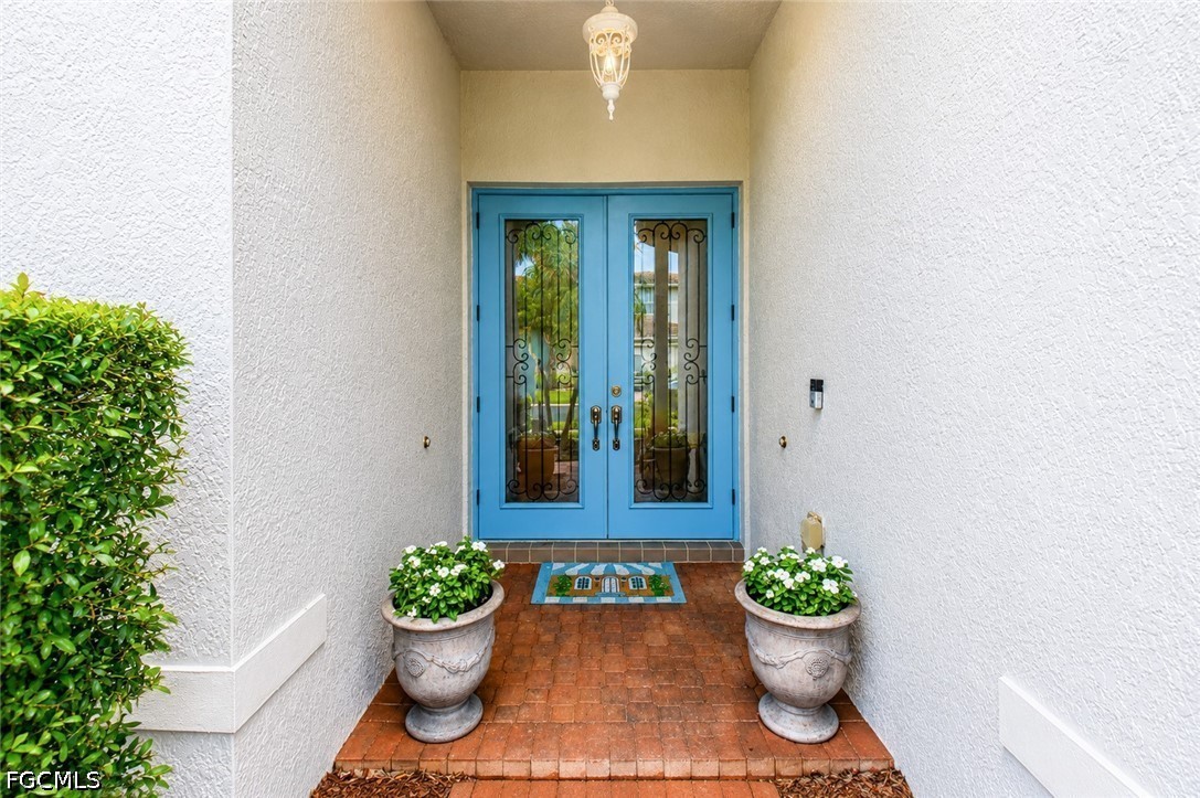 5 Bed Waterfront Home for Sale in Fort Myers, FL, $575,000 — photo 2