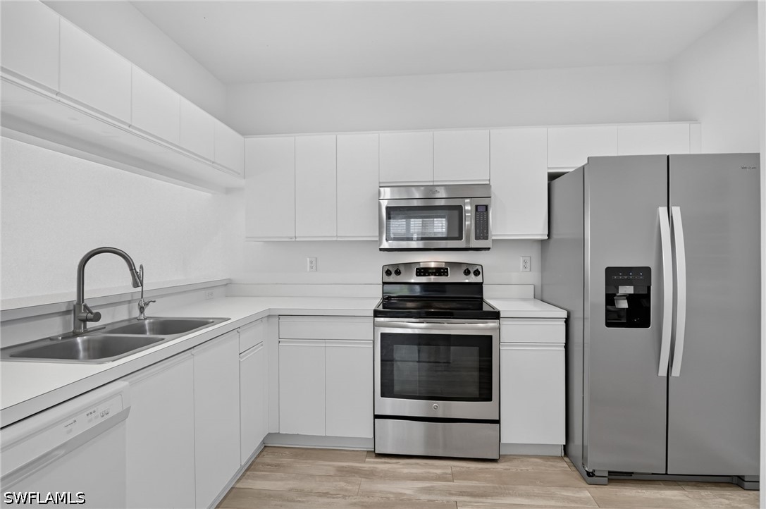 3 Bed Condominium for Sale in Naples, FL, $265,000 — photo 2