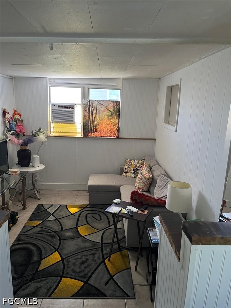 1 Bed ManufacturedHome for Sale in Naples, FL, $1,750 — photo 2