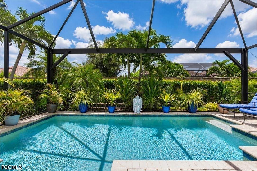 3 Bed Pool Home for Sale in Naples, photo 2