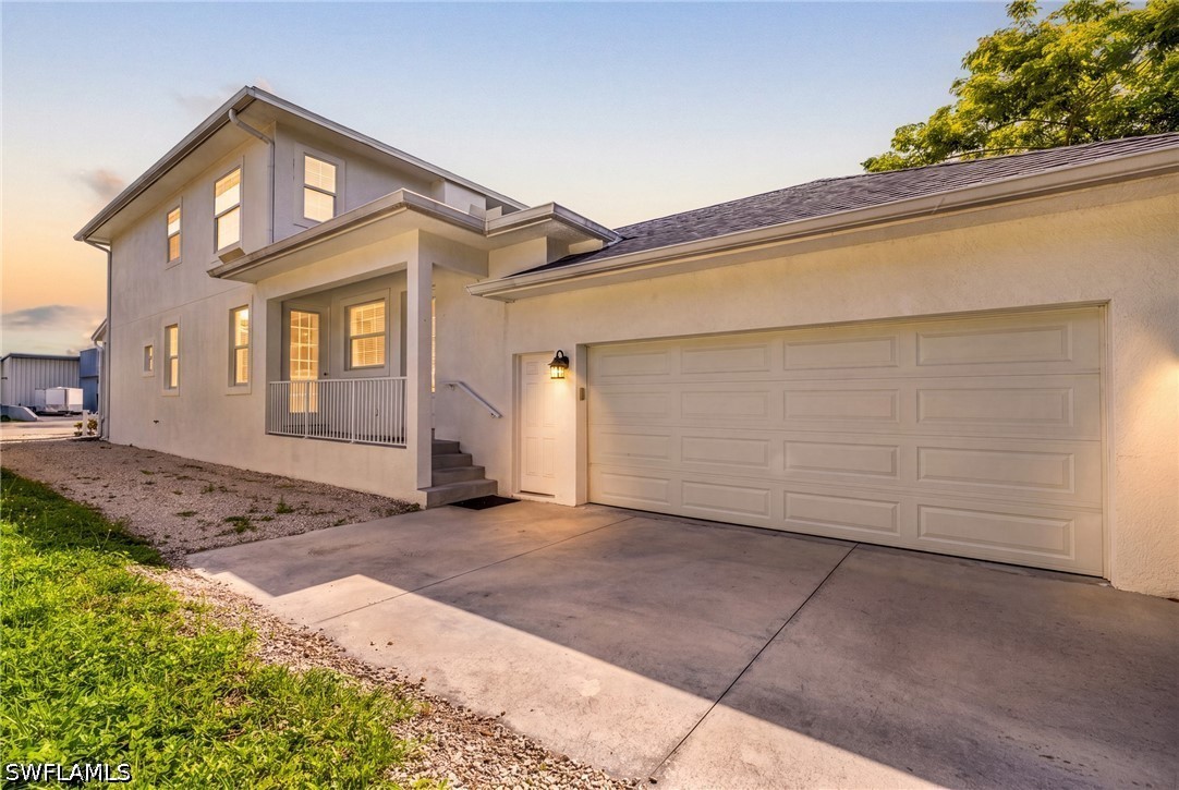 5 Bed SingleFamilyResidence for Sale in Kelly Plaza, FL — photo 2