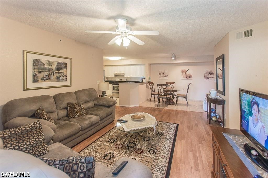 2 Bed Condominium for Sale in Naples, FL, $1,625 — photo 2