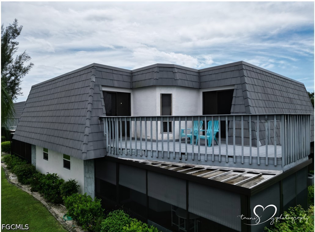 2 Bed SingleFamilyResidence for Sale in Fort Myers, FL — photo 2