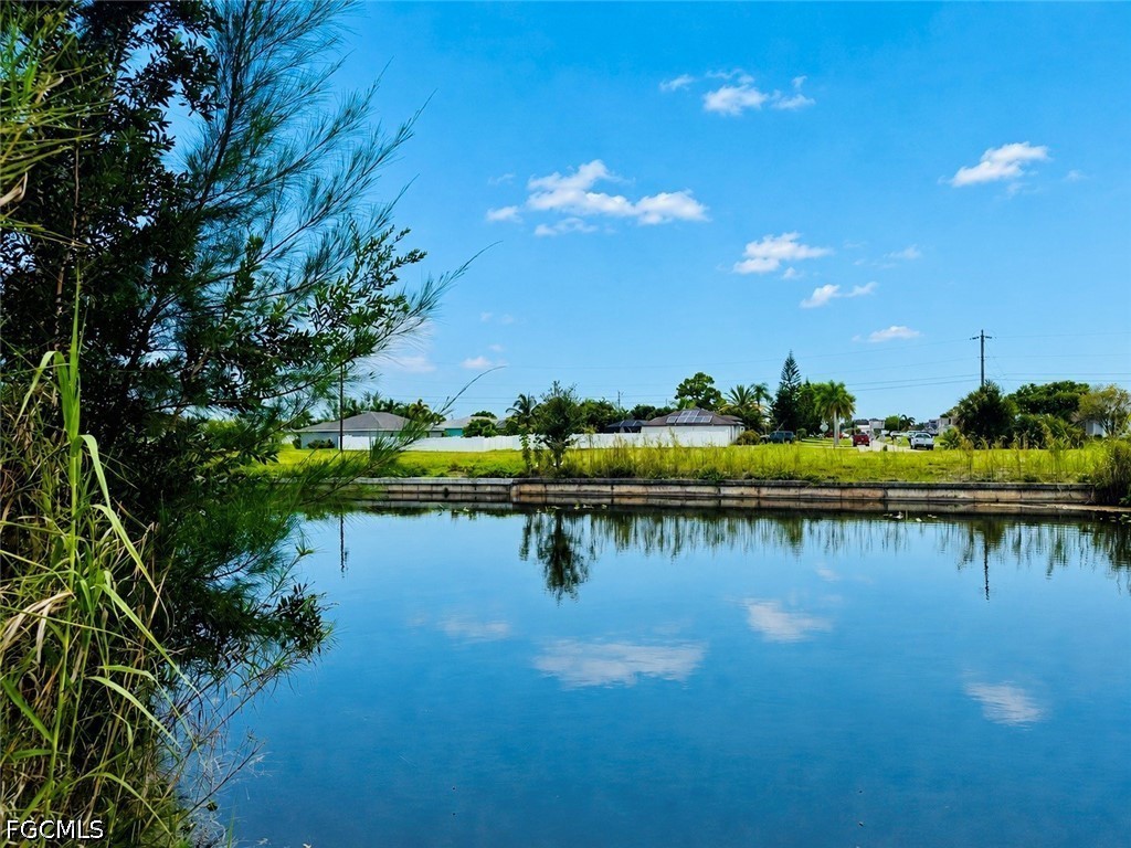 Waterfront Home for Sale in Cape Coral, FL, $110,000 — photo 2