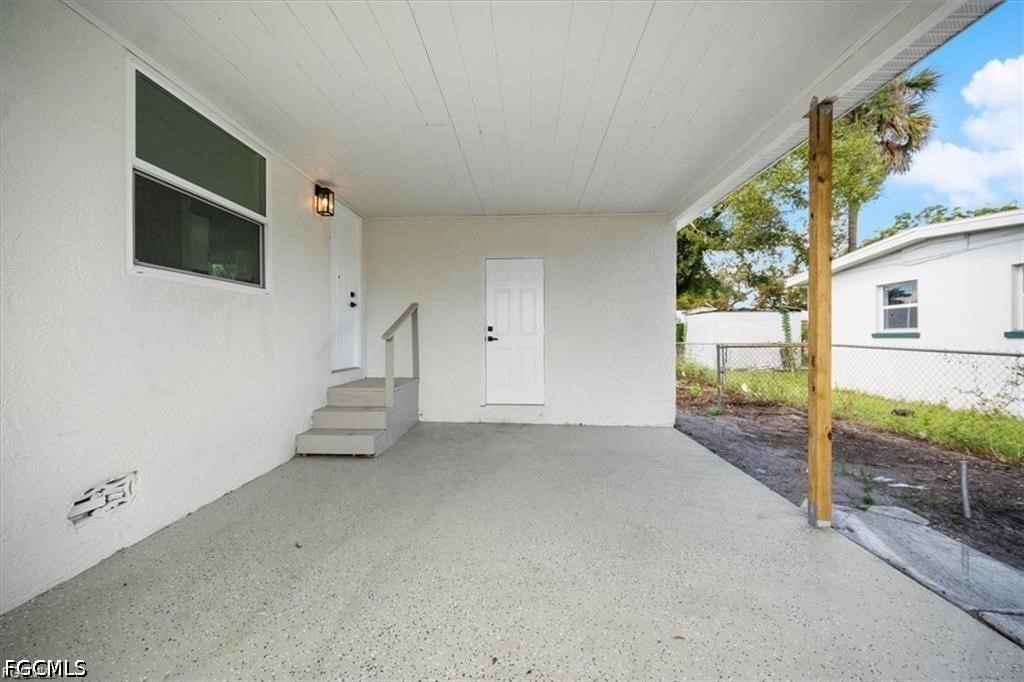 3 Bed SingleFamilyResidence for Sale in Fort Myers, FL — photo 2