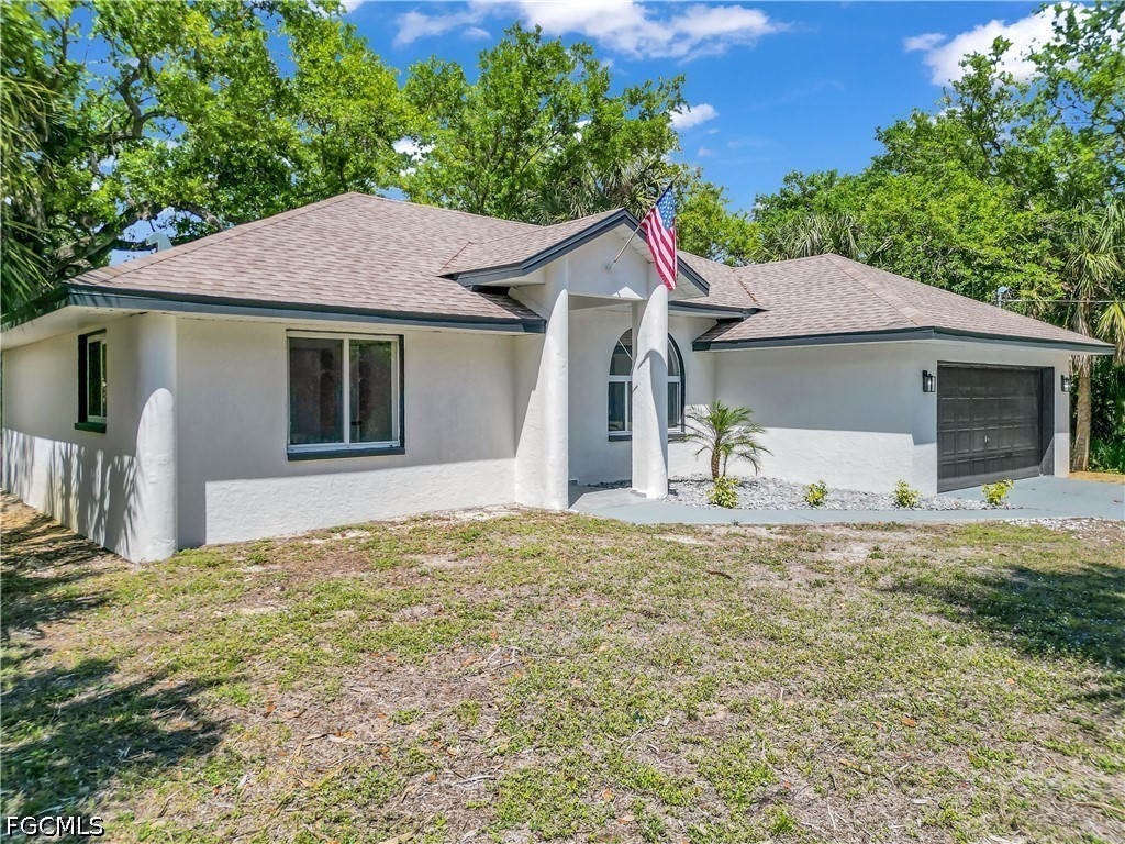 3 Bed SingleFamilyResidence for Sale in Port Charlotte, FL — photo 2