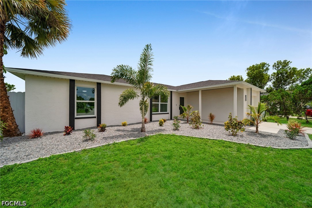 3 Bed SingleFamilyResidence for Sale in Cape Coral, FL — photo 2
