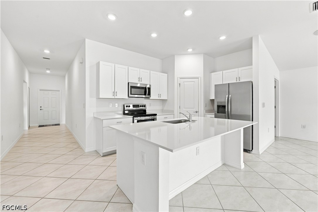 3 Bed SingleFamilyResidence for Sale in Cape Coral, FL — photo 2