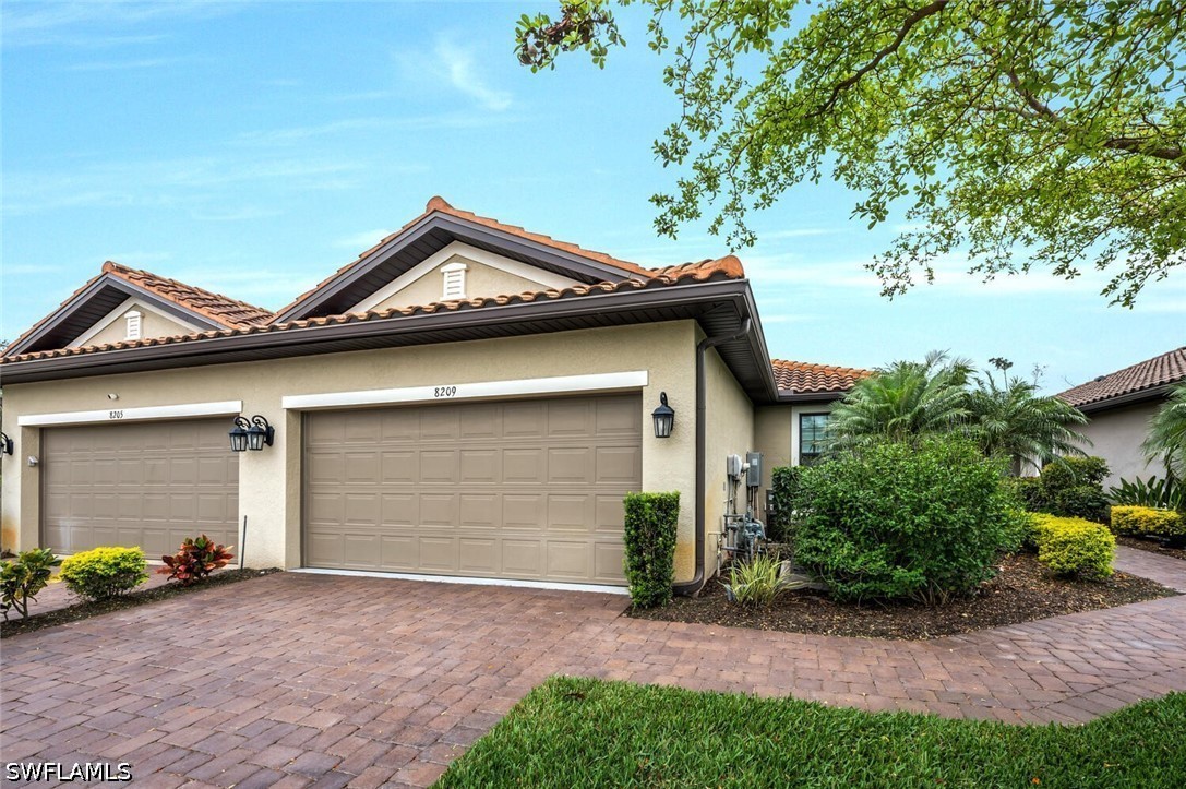 2 Bed Duplex for Sale in Naples, FL, $650,000 — photo 2