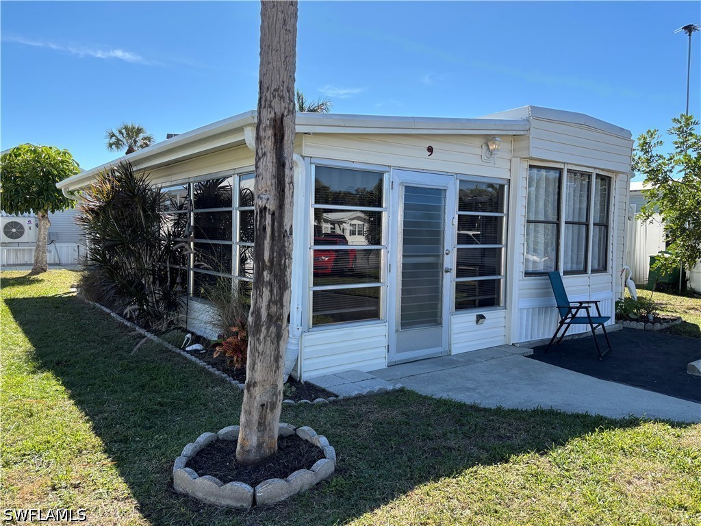 1 Bed ManufacturedHome for Sale in Naples, FL, $72,000 — photo 2