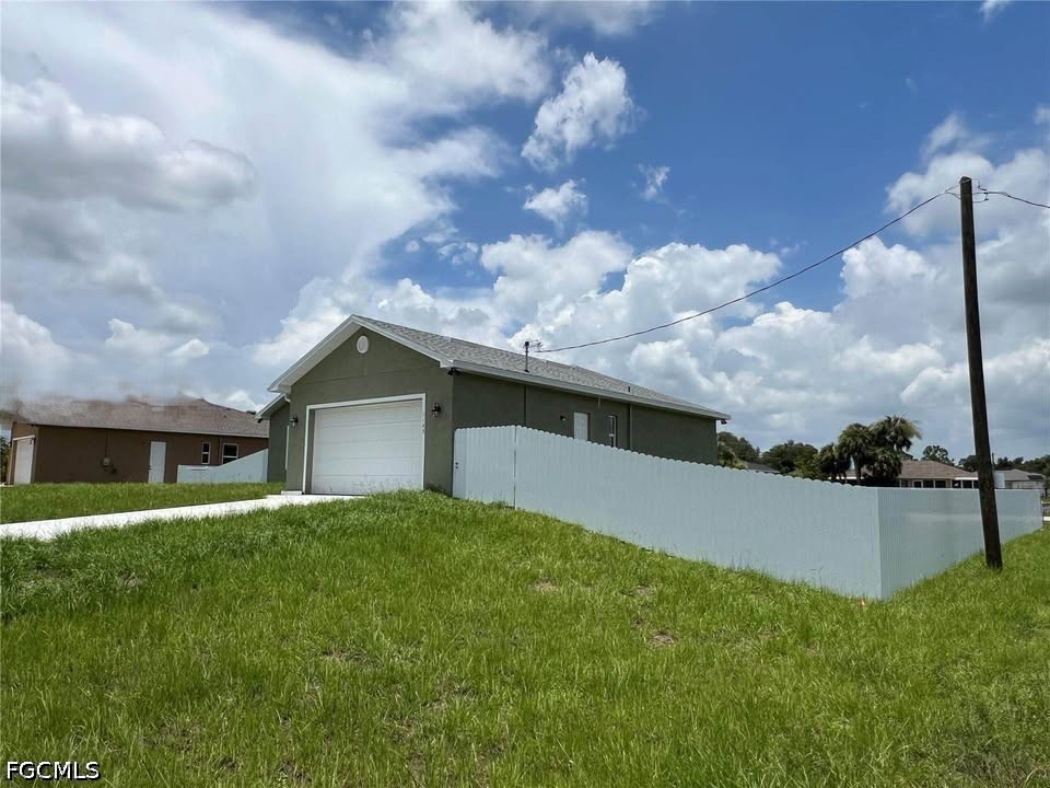 3 Bed SingleFamilyResidence for Sale in Labelle, FL, $2,400 — photo 2