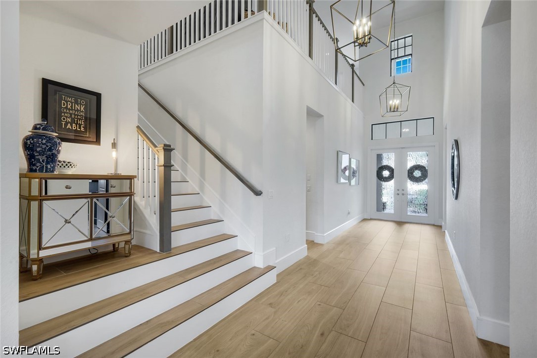 5 Bed SingleFamilyResidence for Sale in Naples, FL — photo 2