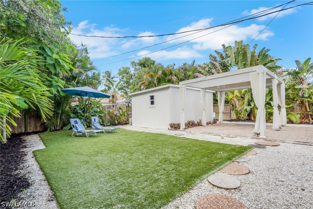 2 Bed SingleFamilyResidence for Sale in Naples, FL, $595,000 — photo 2