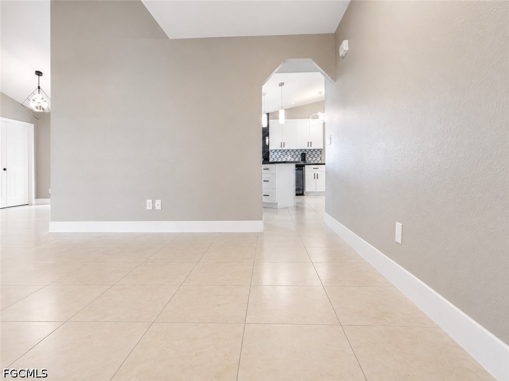 3 Bed SingleFamilyResidence for Sale in Cape Coral, photo 2